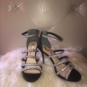 Nina High Heel Shoe 👠 Size: 9M